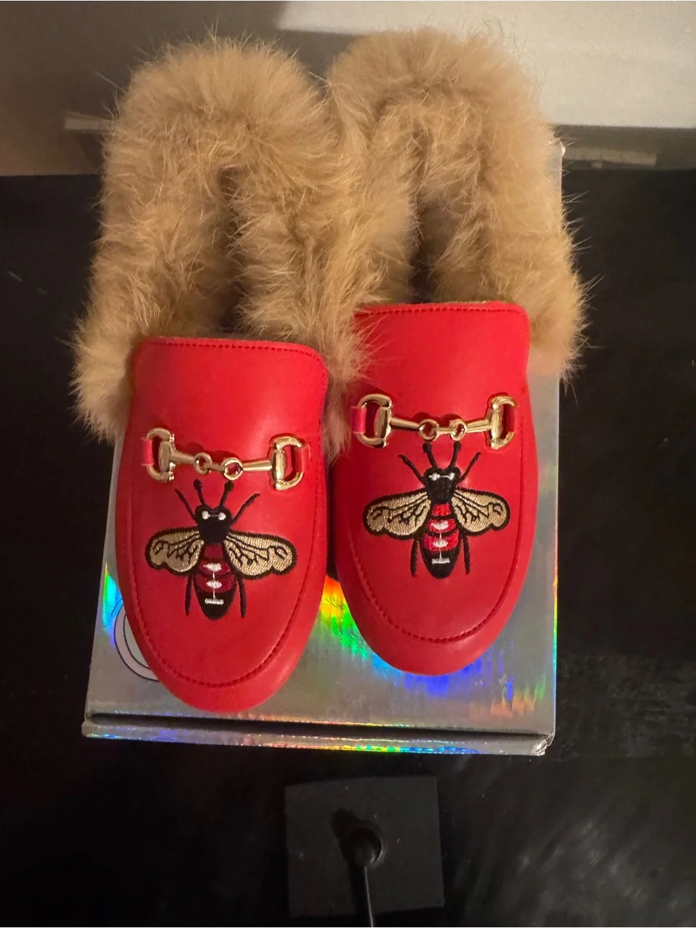 Girls Red Bee Embroidered Fur-Trim Slip-On Moccasins